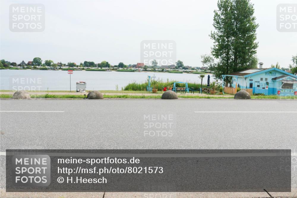 15.06.2025 - 27. Vierlanden-Triathlon H.Heesch http://msf.ph/oto/8021573 15.06.2025 10:27:27 Radfahren 165, 176, 492, 549 meine-sportfotos.de