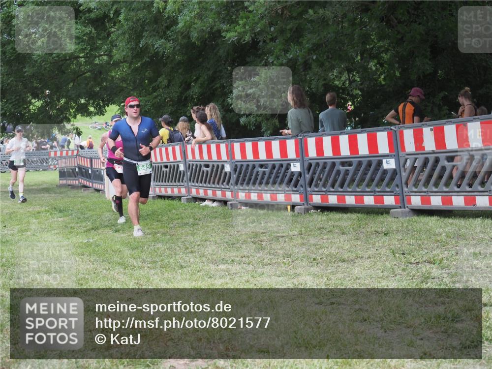 21.06.2025 - 27. Vierlanden-Triathlon KatJ http://msf.ph/oto/8021577 15.06.2025 13:20:51 Ziel 236, 649 meine-sportfotos.de