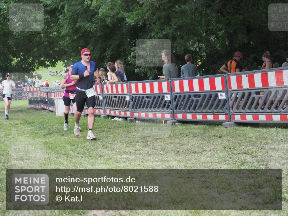 21.06.2025 - 27. Vierlanden-Triathlon KatJ http://msf.ph/oto/8021588 15.06.2025 13:20:51 Ziel 236, 649 meine-sportfotos.de