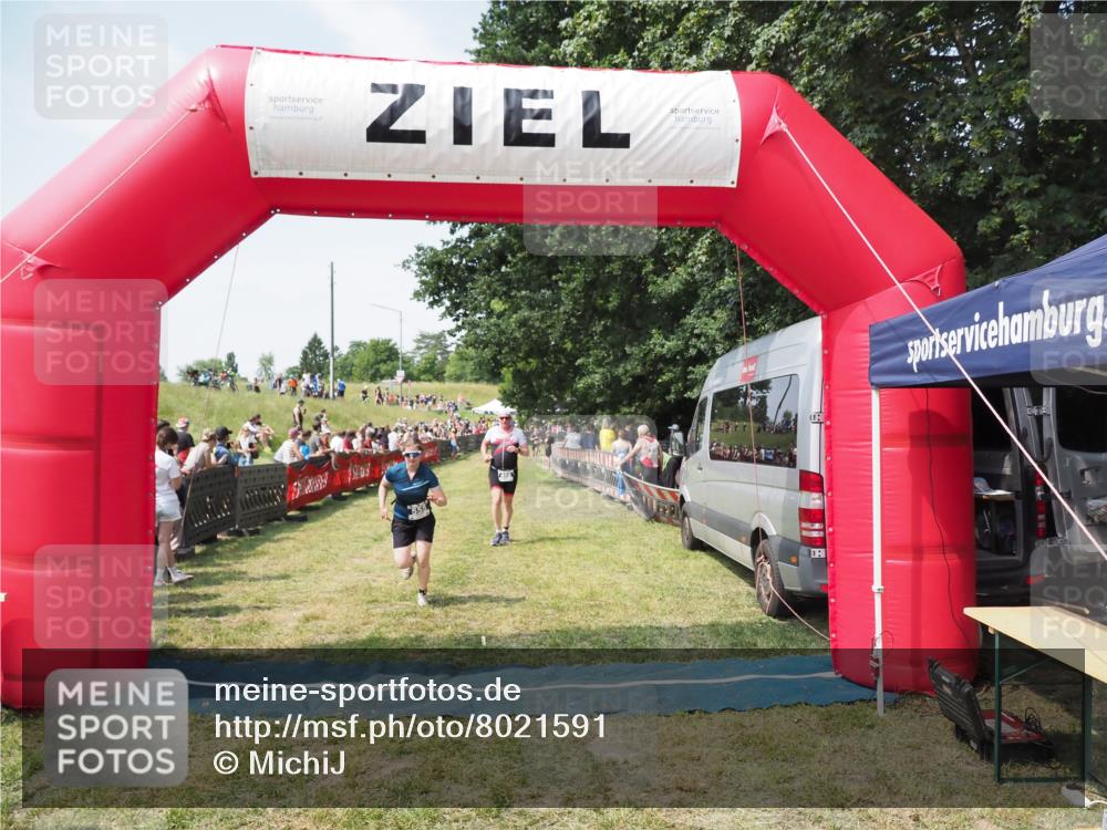 21.06.2025 - 27. Vierlanden-Triathlon MichiJ http://msf.ph/oto/8021591 15.06.2026 11:36:55 Ziel 468, 555 meine-sportfotos.de