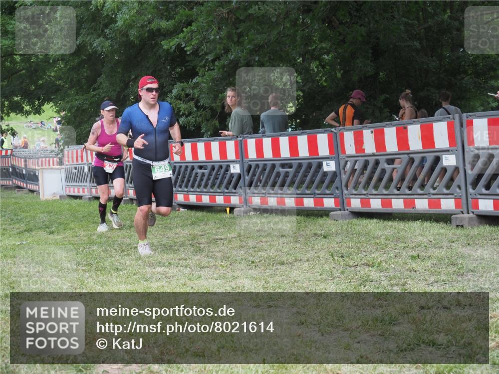 21.06.2025 - 27. Vierlanden-Triathlon KatJ http://msf.ph/oto/8021614 15.06.2025 13:20:52 Ziel 236, 649 meine-sportfotos.de