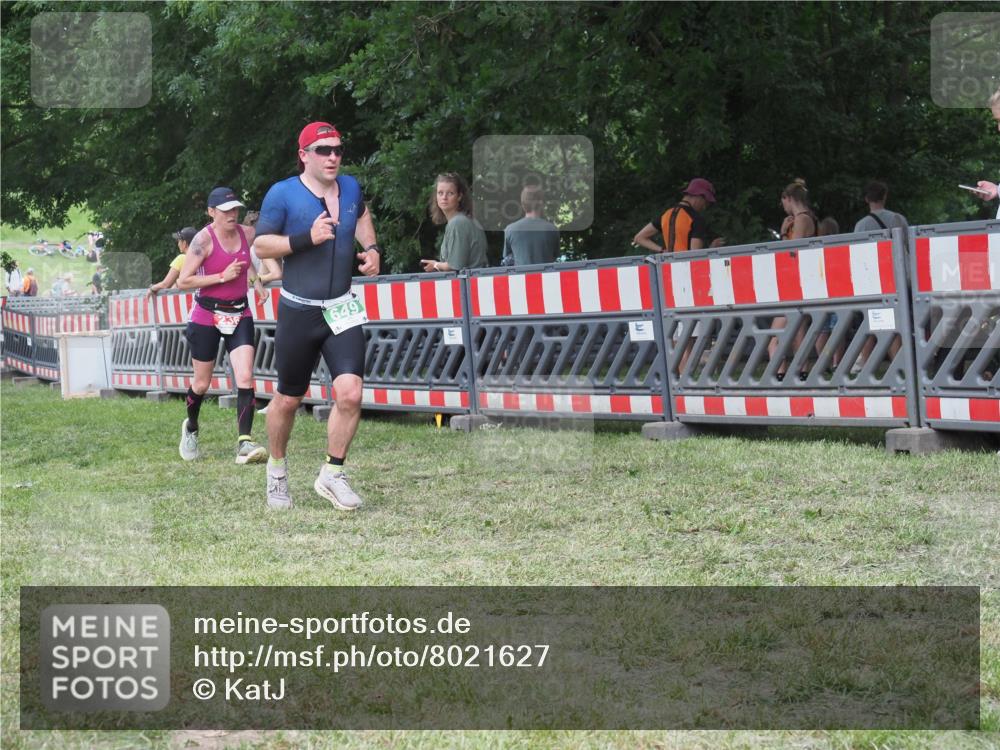 21.06.2025 - 27. Vierlanden-Triathlon KatJ http://msf.ph/oto/8021627 15.06.2025 13:20:52 Ziel 236, 649 meine-sportfotos.de