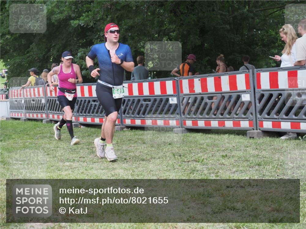 21.06.2025 - 27. Vierlanden-Triathlon KatJ http://msf.ph/oto/8021655 15.06.2025 13:20:52 Ziel 236, 649 meine-sportfotos.de