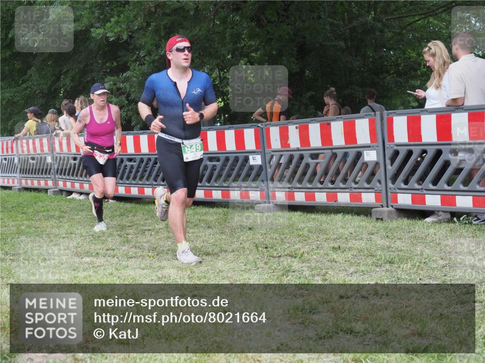 21.06.2025 - 27. Vierlanden-Triathlon KatJ http://msf.ph/oto/8021664 15.06.2025 13:20:52 Ziel 236, 649 meine-sportfotos.de