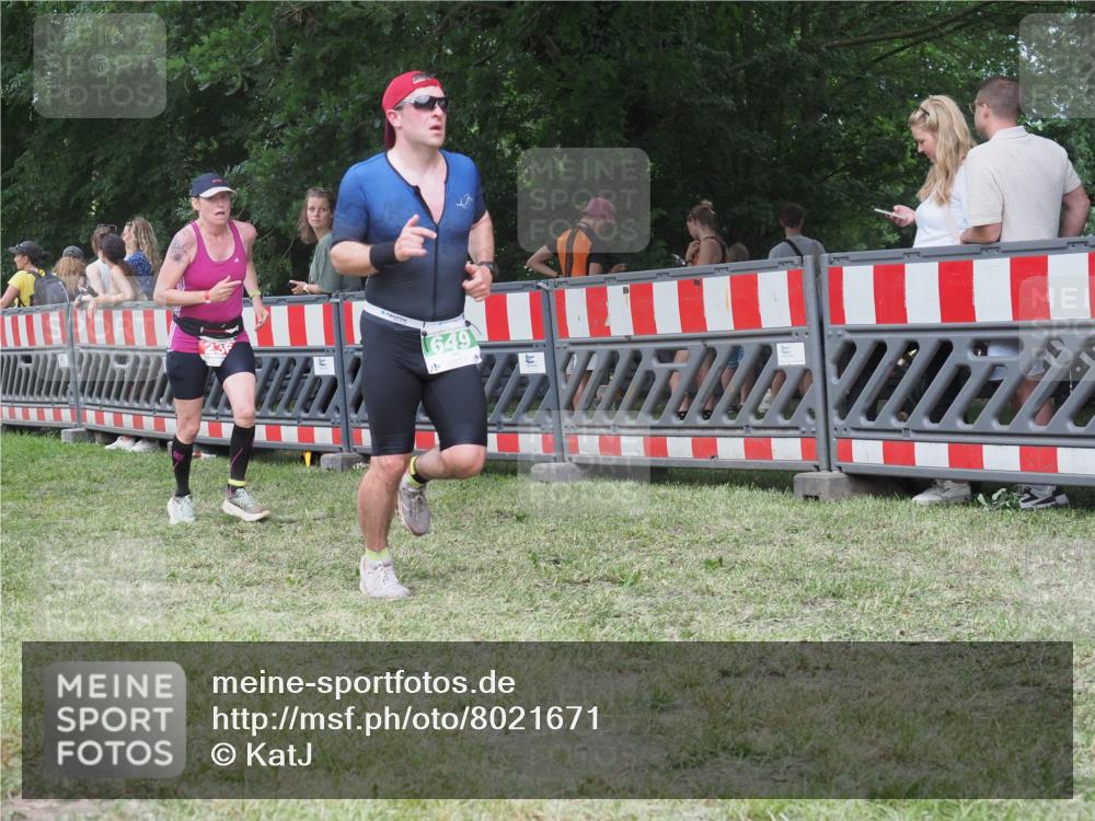 21.06.2025 - 27. Vierlanden-Triathlon KatJ http://msf.ph/oto/8021671 15.06.2025 13:20:53 Ziel 236, 649 meine-sportfotos.de