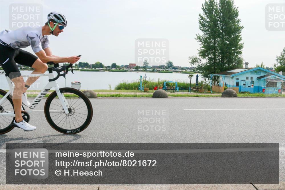 15.06.2025 - 27. Vierlanden-Triathlon H.Heesch http://msf.ph/oto/8021672 15.06.2025 09:53:51 Radfahren 135, 138 meine-sportfotos.de