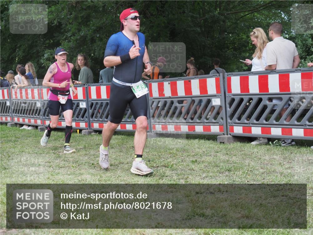 21.06.2025 - 27. Vierlanden-Triathlon KatJ http://msf.ph/oto/8021678 15.06.2025 13:20:53 Ziel 236, 649 meine-sportfotos.de