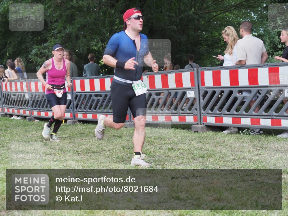 21.06.2025 - 27. Vierlanden-Triathlon KatJ http://msf.ph/oto/8021684 15.06.2025 13:20:53 Ziel 236, 649 meine-sportfotos.de