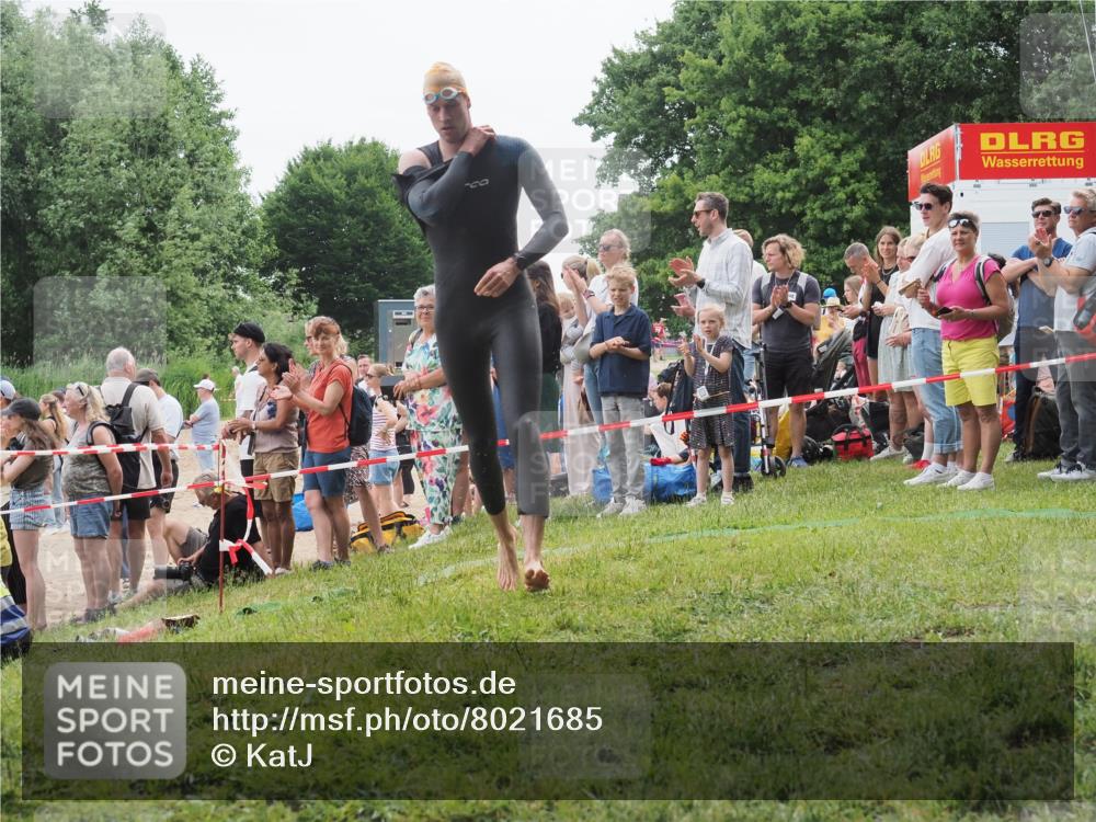 15.06.2025 - 27. Vierlanden-Triathlon KatJ http://msf.ph/oto/8021685 15.06.2025 10:53:11 Schwimmen 638 meine-sportfotos.de