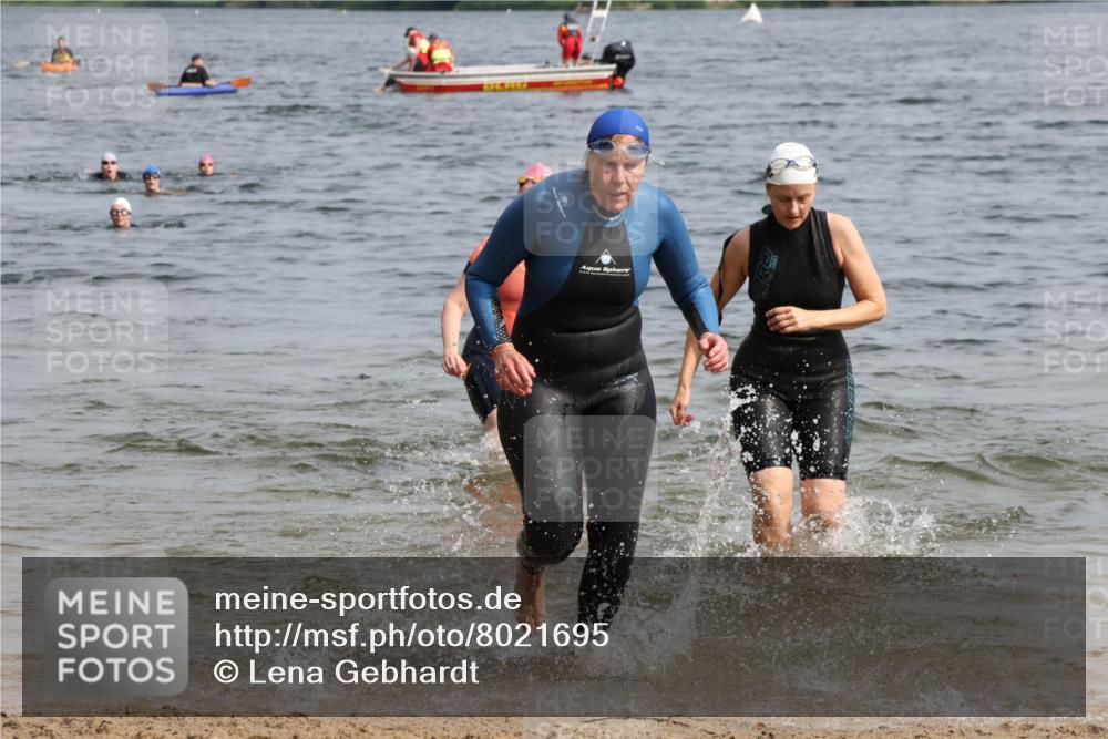 15.06.2025 - 27. Vierlanden-Triathlon Lena Gebhardt http://msf.ph/oto/8021695 15.06.2025 10:19:02 Schwimmen 478, 498, 543, 558 meine-sportfotos.de