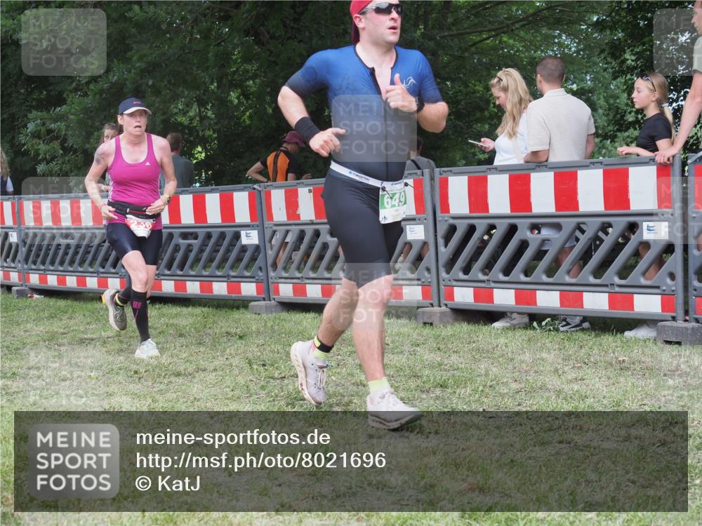 21.06.2025 - 27. Vierlanden-Triathlon KatJ http://msf.ph/oto/8021696 15.06.2025 13:20:53 Ziel 236, 649 meine-sportfotos.de