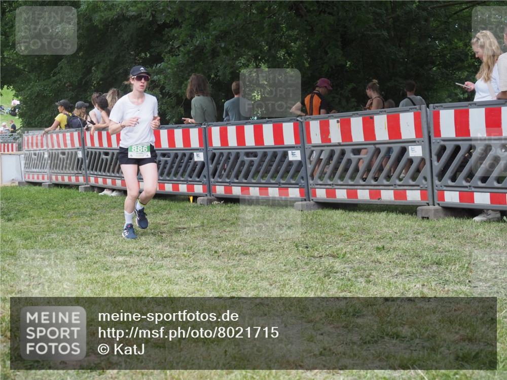 21.06.2025 - 27. Vierlanden-Triathlon KatJ http://msf.ph/oto/8021715 15.06.2025 13:20:55 Ziel 236, 649 meine-sportfotos.de