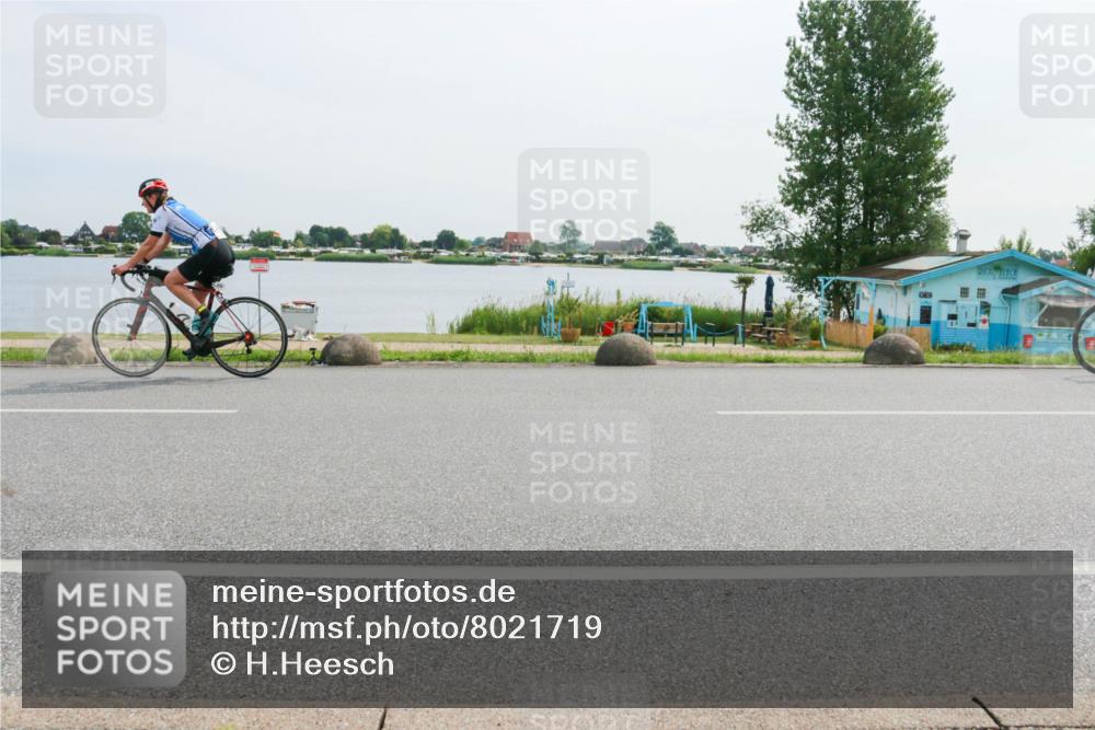 15.06.2025 - 27. Vierlanden-Triathlon H.Heesch http://msf.ph/oto/8021719 15.06.2025 10:27:29 Radfahren 165, 176, 492, 522, 549, 628 meine-sportfotos.de