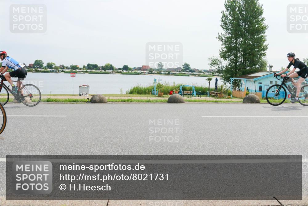 15.06.2025 - 27. Vierlanden-Triathlon H.Heesch http://msf.ph/oto/8021731 15.06.2025 10:27:29 Radfahren 165, 176, 492, 522, 549, 628 meine-sportfotos.de