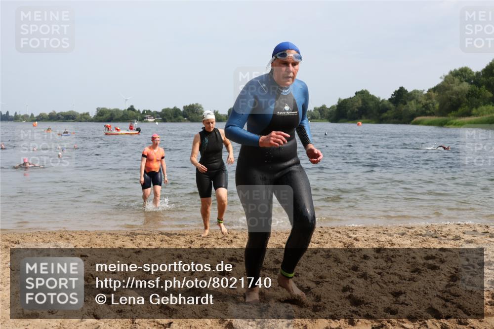 15.06.2025 - 27. Vierlanden-Triathlon Lena Gebhardt http://msf.ph/oto/8021740 15.06.2025 10:19:05 Schwimmen 478, 498, 543, 558 meine-sportfotos.de