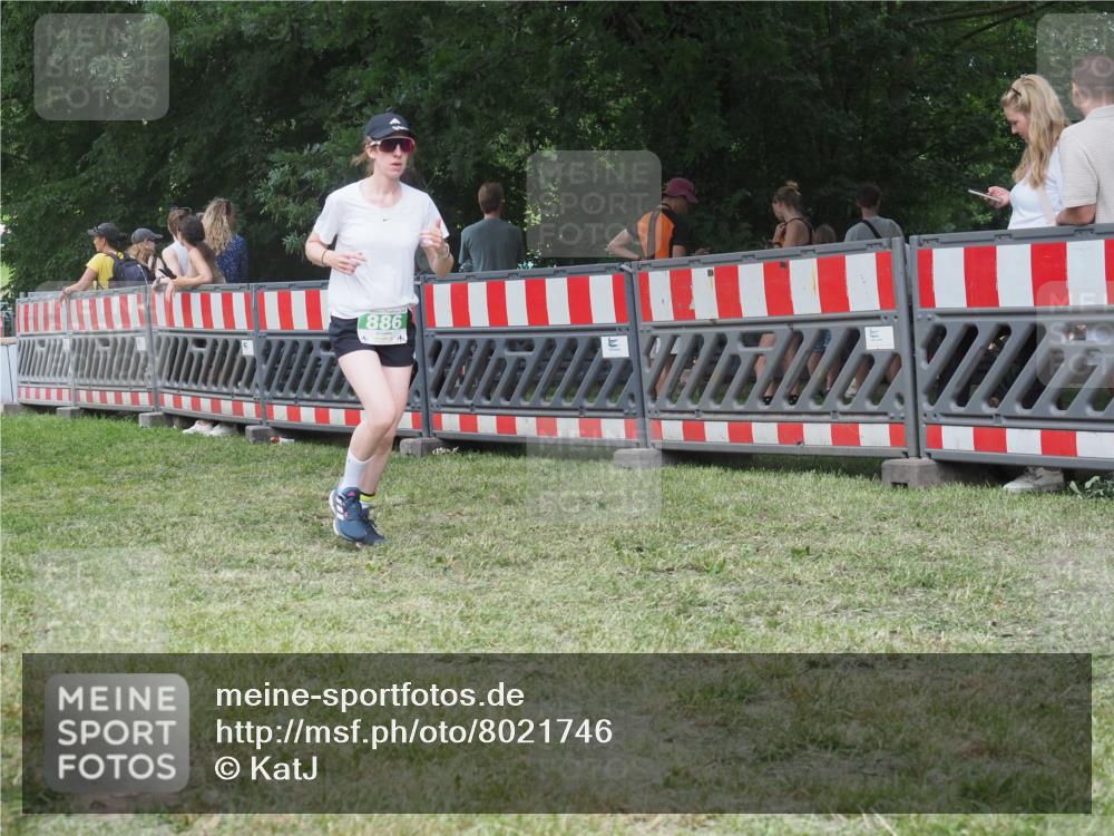 21.06.2025 - 27. Vierlanden-Triathlon KatJ http://msf.ph/oto/8021746 15.06.2025 13:20:55 Ziel 236, 649 meine-sportfotos.de