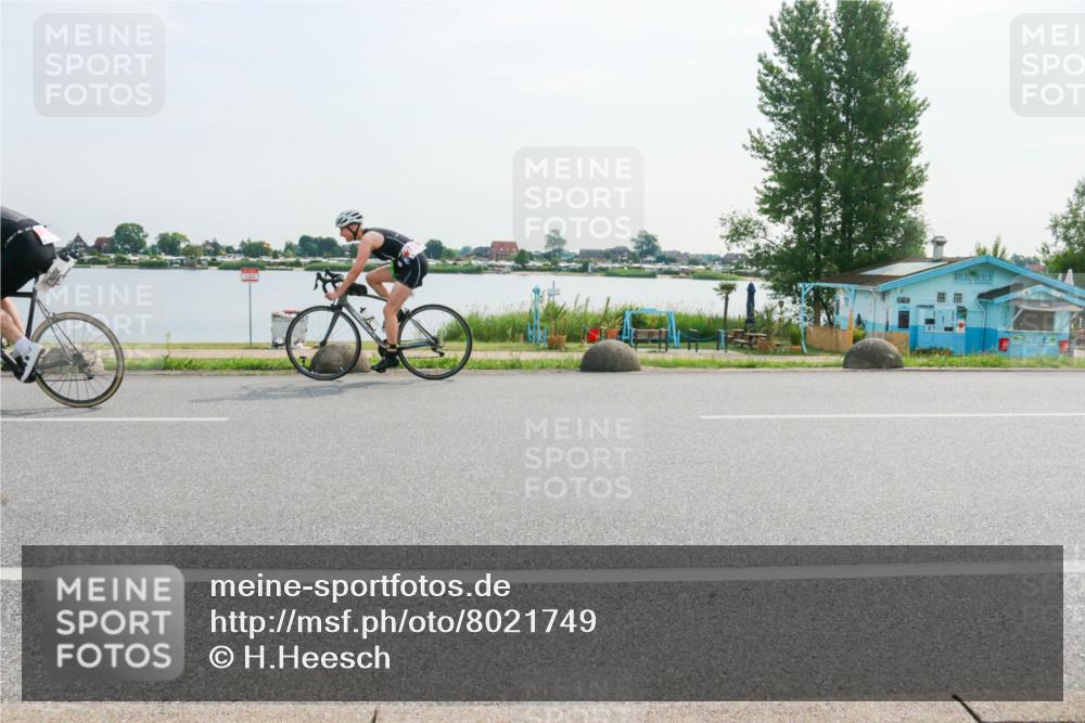 15.06.2025 - 27. Vierlanden-Triathlon H.Heesch http://msf.ph/oto/8021749 15.06.2025 09:54:20 Radfahren 30, 64, 94, 248 meine-sportfotos.de