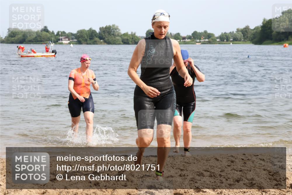 15.06.2025 - 27. Vierlanden-Triathlon Lena Gebhardt http://msf.ph/oto/8021751 15.06.2025 10:19:06 Schwimmen 478, 498, 543, 558 meine-sportfotos.de