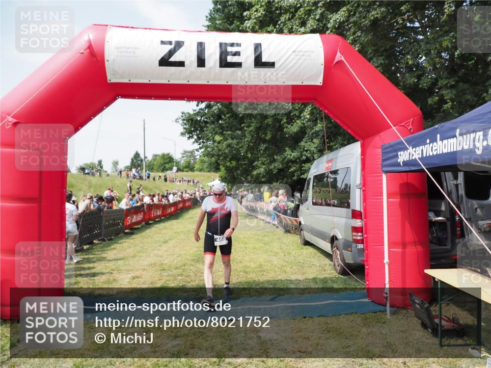 21.06.2025 - 27. Vierlanden-Triathlon MichiJ http://msf.ph/oto/8021752 15.06.2026 11:36:58 Ziel 468, 555 meine-sportfotos.de