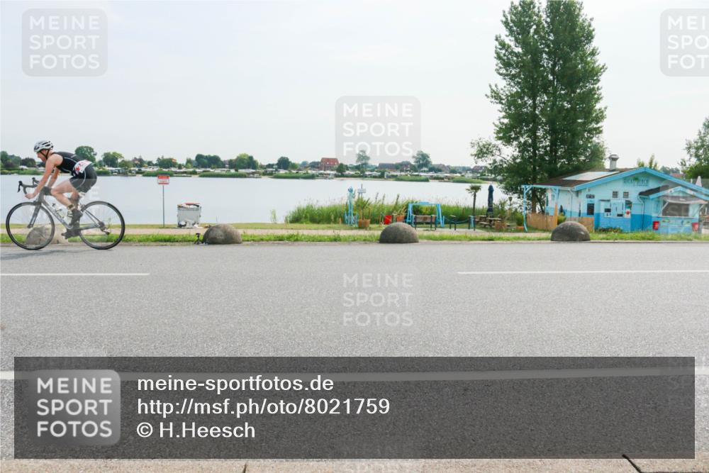 15.06.2025 - 27. Vierlanden-Triathlon H.Heesch http://msf.ph/oto/8021759 15.06.2025 09:54:21 Radfahren 30, 64, 94, 128, 248 meine-sportfotos.de
