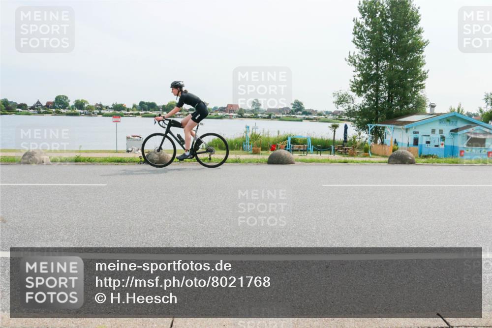 15.06.2025 - 27. Vierlanden-Triathlon H.Heesch http://msf.ph/oto/8021768 15.06.2025 10:27:30 Radfahren 165, 176, 492, 522, 549, 628 meine-sportfotos.de