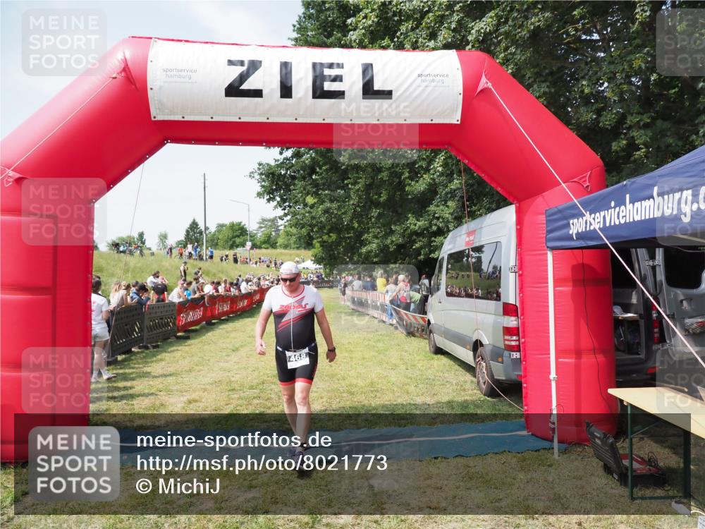 21.06.2025 - 27. Vierlanden-Triathlon MichiJ http://msf.ph/oto/8021773 15.06.2026 11:36:58 Ziel 468, 555 meine-sportfotos.de