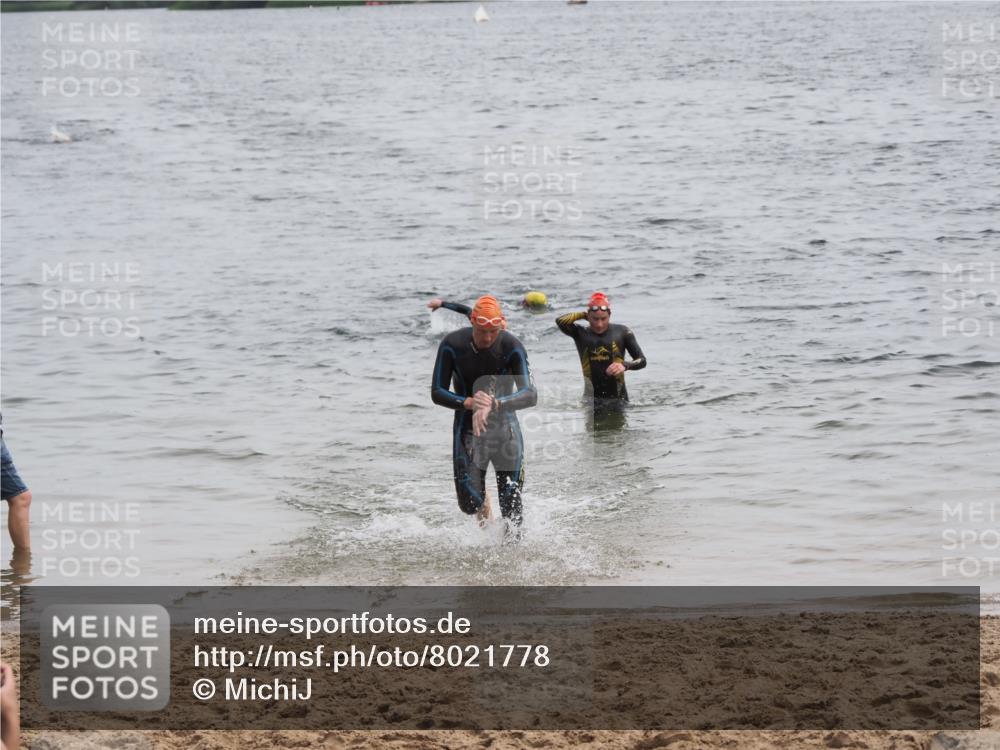 21.06.2025 - 27. Vierlanden-Triathlon MichiJ http://msf.ph/oto/8021778 15.06.2026 10:52:09 Schwimmen 693 meine-sportfotos.de