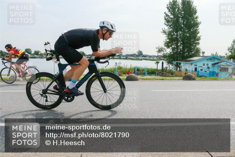 15.06.2025 - 27. Vierlanden-Triathlon H.Heesch http://msf.ph/oto/8021790 15.06.2025 09:54:27 Radfahren 30, 49, 73, 122, 128, 199, 248 meine-sportfotos.de