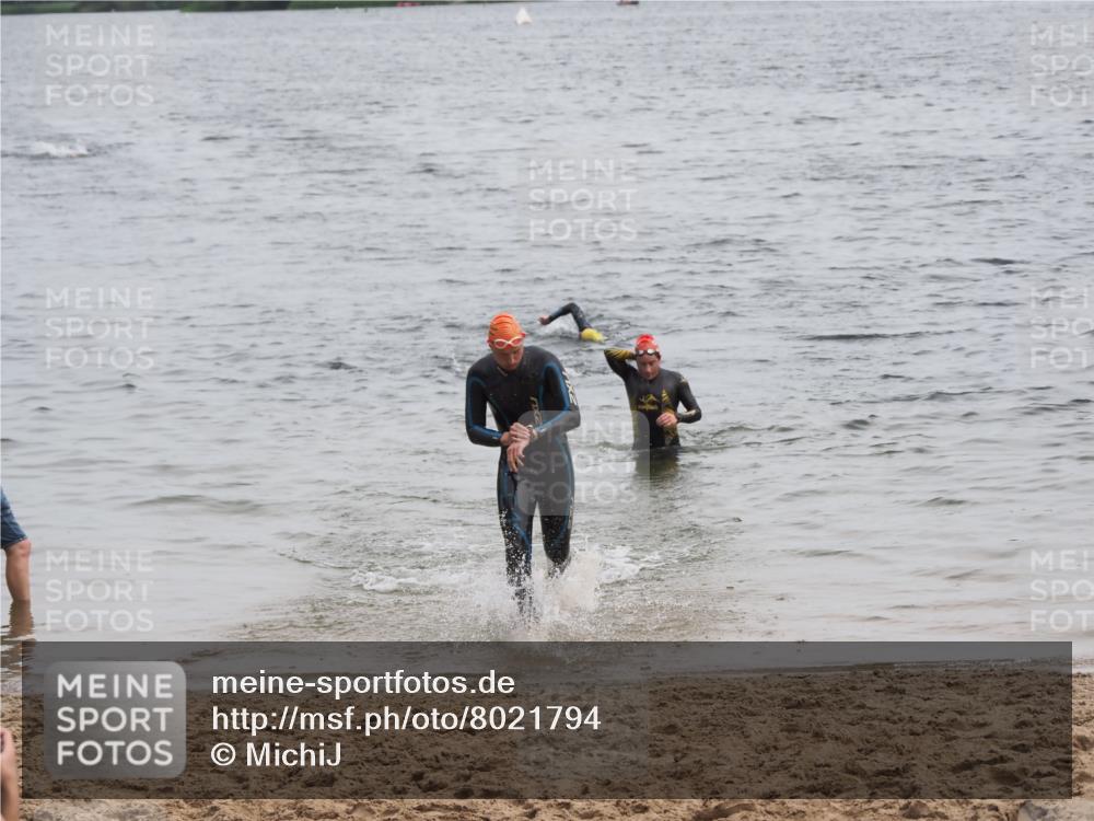 21.06.2025 - 27. Vierlanden-Triathlon MichiJ http://msf.ph/oto/8021794 15.06.2026 10:52:09 Schwimmen 693 meine-sportfotos.de