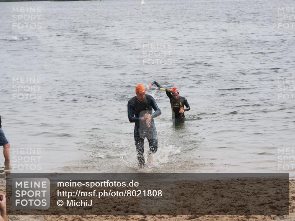 21.06.2025 - 27. Vierlanden-Triathlon MichiJ http://msf.ph/oto/8021808 15.06.2026 10:52:09 Schwimmen 693 meine-sportfotos.de