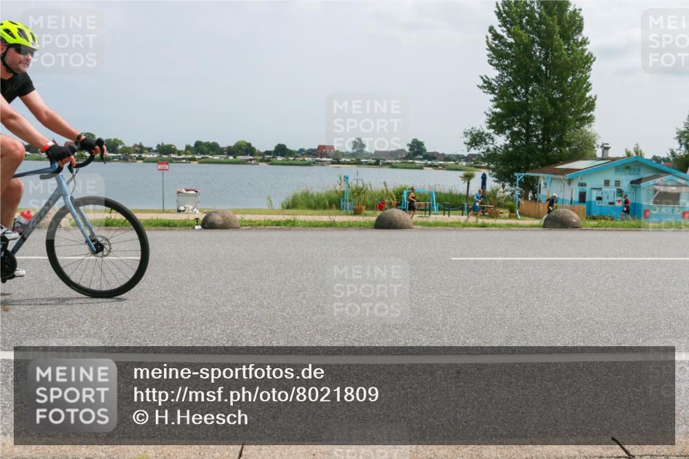 21.06.2025 - 27. Vierlanden-Triathlon H.Heesch http://msf.ph/oto/8021809 15.06.2025 12:05:31 Radfahren 931, 957, 989, 990, 991, 992, 993 meine-sportfotos.de