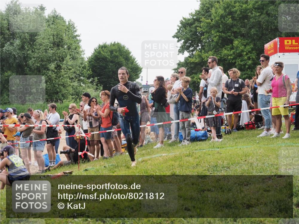 15.06.2025 - 27. Vierlanden-Triathlon KatJ http://msf.ph/oto/8021812 15.06.2025 10:53:56 Schwimmen 650, 726, 757 meine-sportfotos.de
