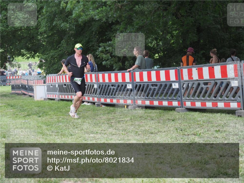 21.06.2025 - 27. Vierlanden-Triathlon KatJ http://msf.ph/oto/8021834 15.06.2025 13:21:08 Ziel 782 meine-sportfotos.de