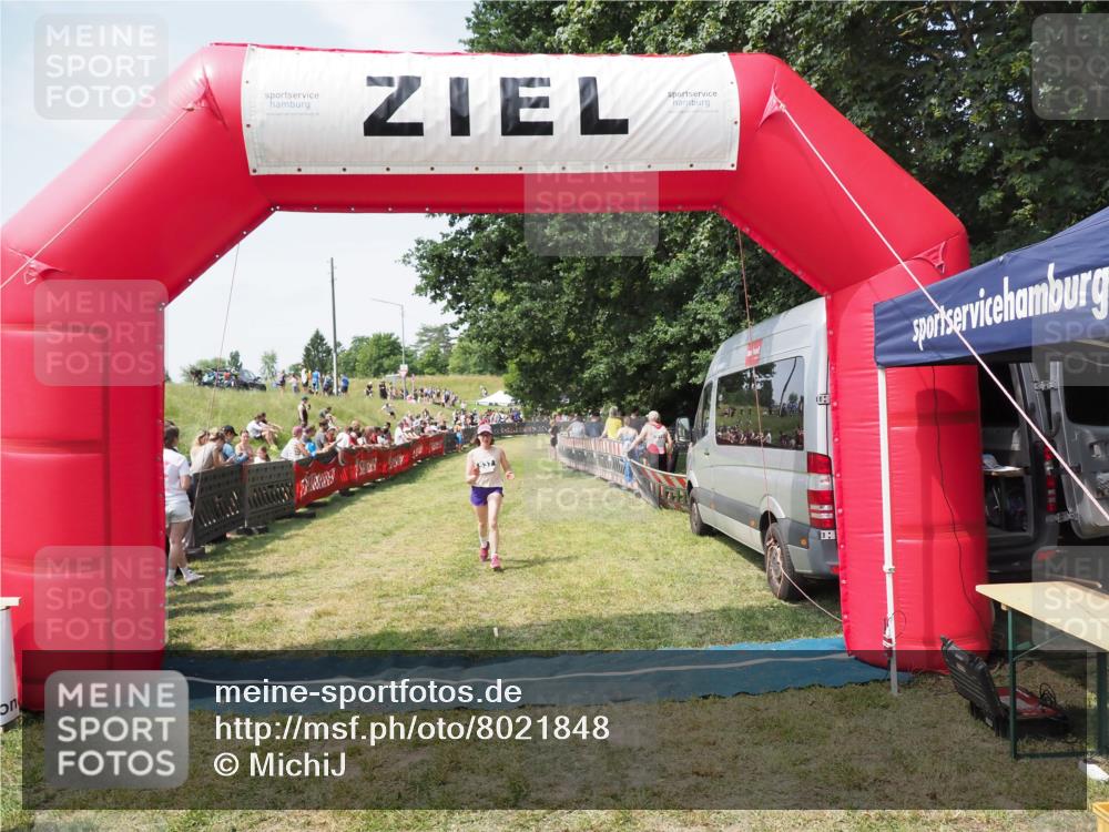21.06.2025 - 27. Vierlanden-Triathlon MichiJ http://msf.ph/oto/8021848 15.06.2026 11:37:06 Ziel 537 meine-sportfotos.de