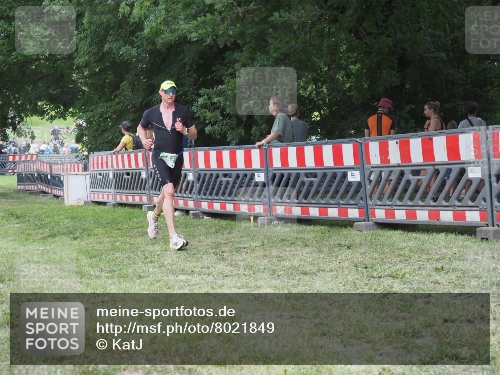 21.06.2025 - 27. Vierlanden-Triathlon KatJ http://msf.ph/oto/8021849 15.06.2025 13:21:08 Ziel 782 meine-sportfotos.de