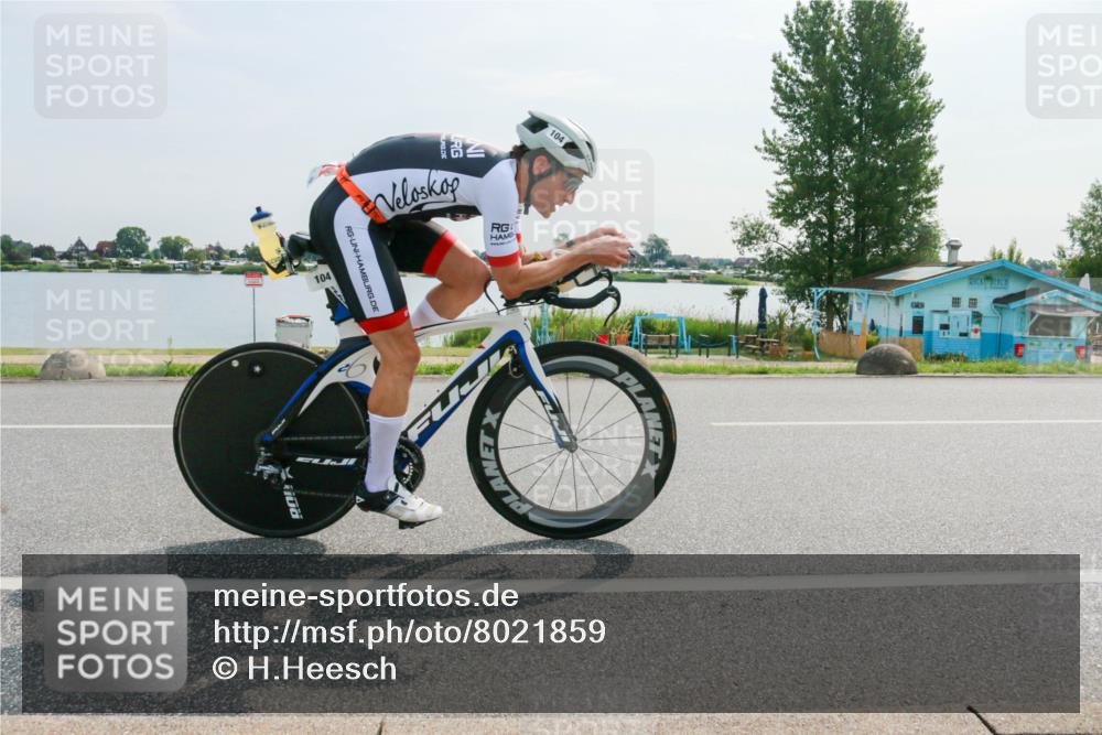 15.06.2025 - 27. Vierlanden-Triathlon H.Heesch http://msf.ph/oto/8021859 15.06.2025 09:55:14 Radfahren 104, 219, 224 meine-sportfotos.de