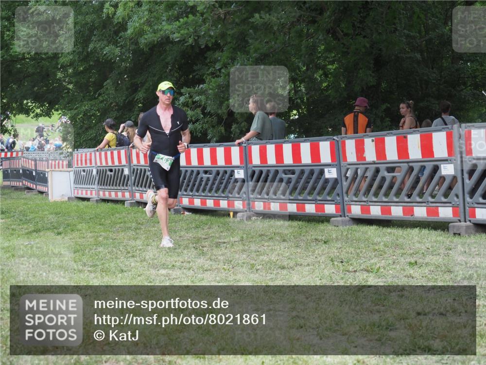 21.06.2025 - 27. Vierlanden-Triathlon KatJ http://msf.ph/oto/8021861 15.06.2025 13:21:08 Ziel 782 meine-sportfotos.de