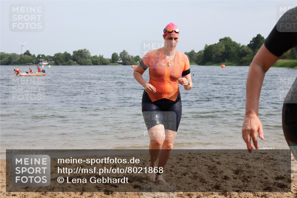 15.06.2025 - 27. Vierlanden-Triathlon Lena Gebhardt http://msf.ph/oto/8021868 15.06.2025 10:19:10 Schwimmen 474, 478, 498, 543, 558 meine-sportfotos.de