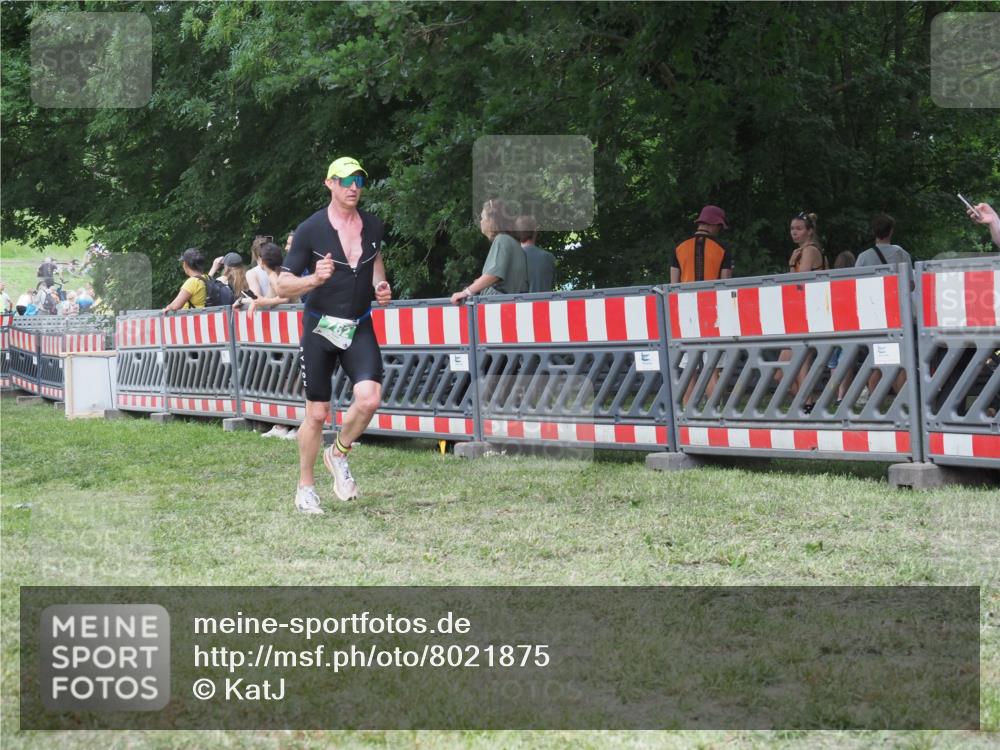 21.06.2025 - 27. Vierlanden-Triathlon KatJ http://msf.ph/oto/8021875 15.06.2025 13:21:09 Ziel 782 meine-sportfotos.de