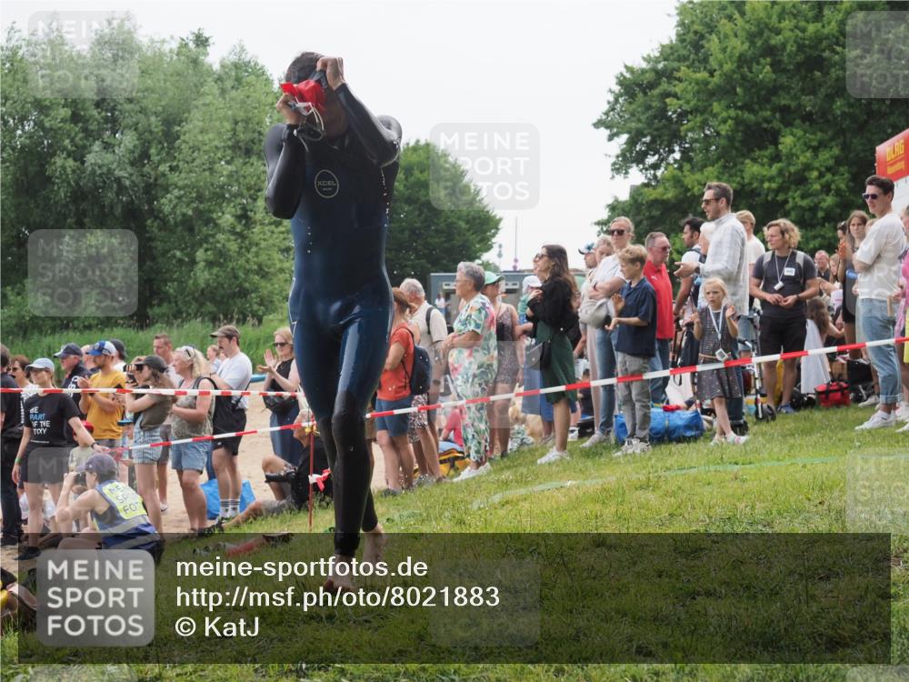 15.06.2025 - 27. Vierlanden-Triathlon KatJ http://msf.ph/oto/8021883 15.06.2025 10:53:57 Schwimmen 650, 726, 757 meine-sportfotos.de