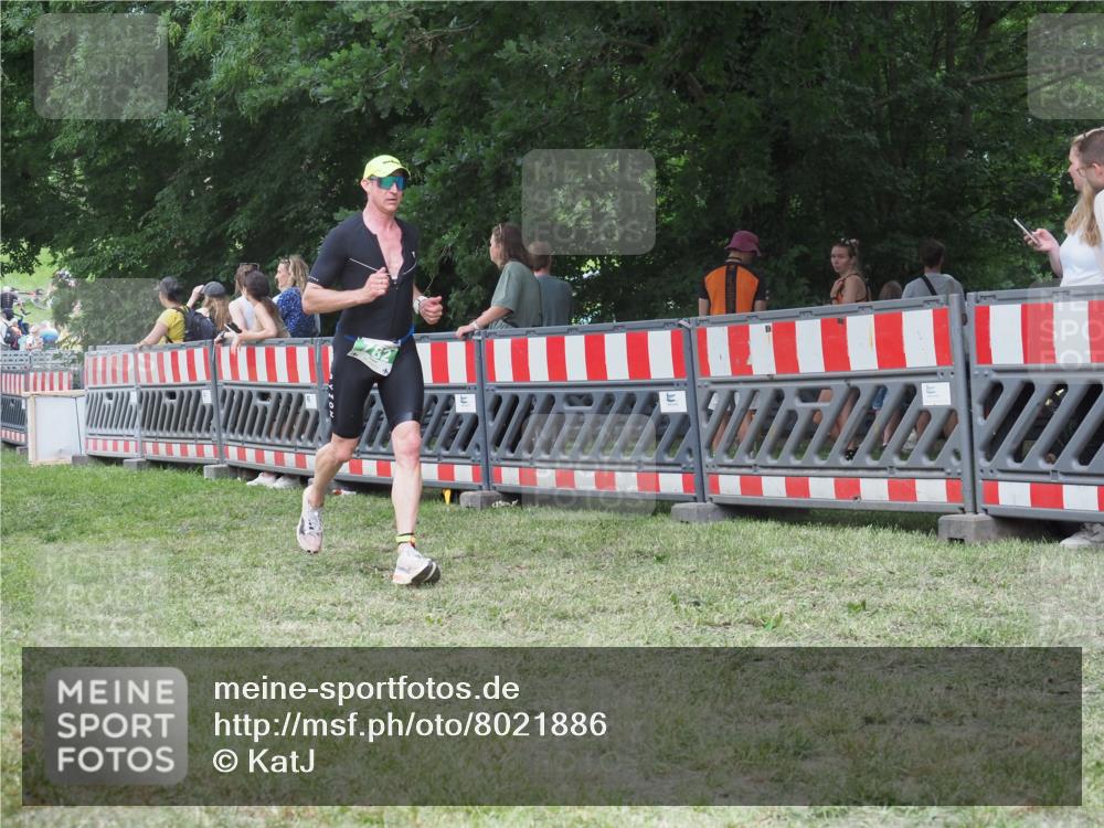 21.06.2025 - 27. Vierlanden-Triathlon KatJ http://msf.ph/oto/8021886 15.06.2025 13:21:09 Ziel 782 meine-sportfotos.de