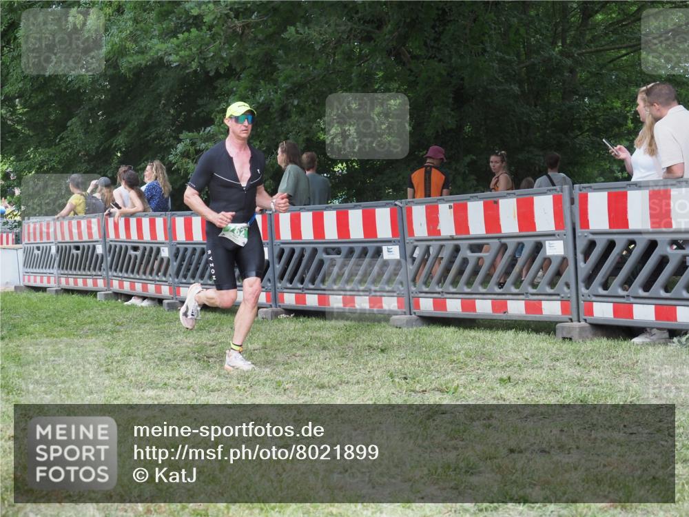21.06.2025 - 27. Vierlanden-Triathlon KatJ http://msf.ph/oto/8021899 15.06.2025 13:21:09 Ziel 782 meine-sportfotos.de