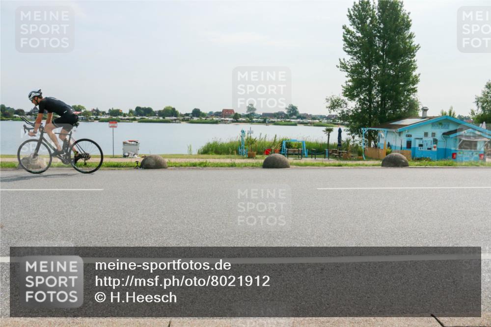 15.06.2025 - 27. Vierlanden-Triathlon H.Heesch http://msf.ph/oto/8021912 15.06.2025 09:56:01 Radfahren 12 meine-sportfotos.de
