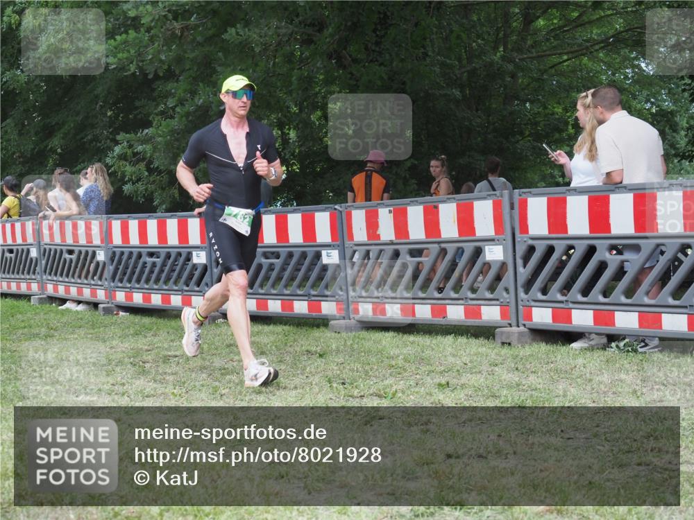 21.06.2025 - 27. Vierlanden-Triathlon KatJ http://msf.ph/oto/8021928 15.06.2025 13:21:09 Ziel 782 meine-sportfotos.de