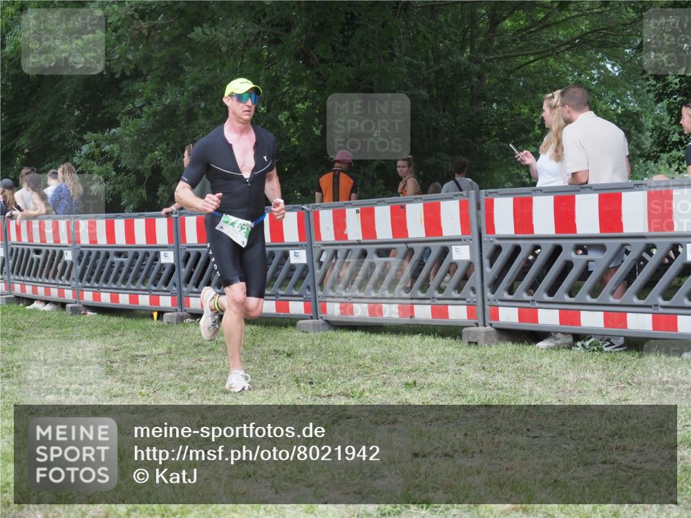 21.06.2025 - 27. Vierlanden-Triathlon KatJ http://msf.ph/oto/8021942 15.06.2025 13:21:09 Ziel 782 meine-sportfotos.de