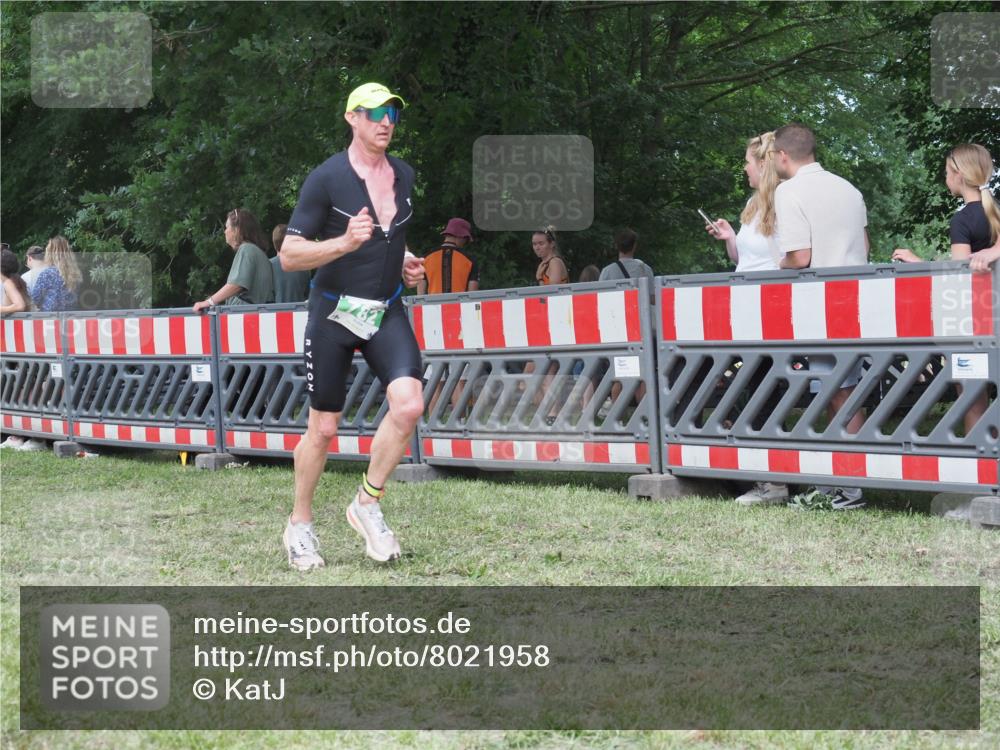 21.06.2025 - 27. Vierlanden-Triathlon KatJ http://msf.ph/oto/8021958 15.06.2025 13:21:09 Ziel 782 meine-sportfotos.de