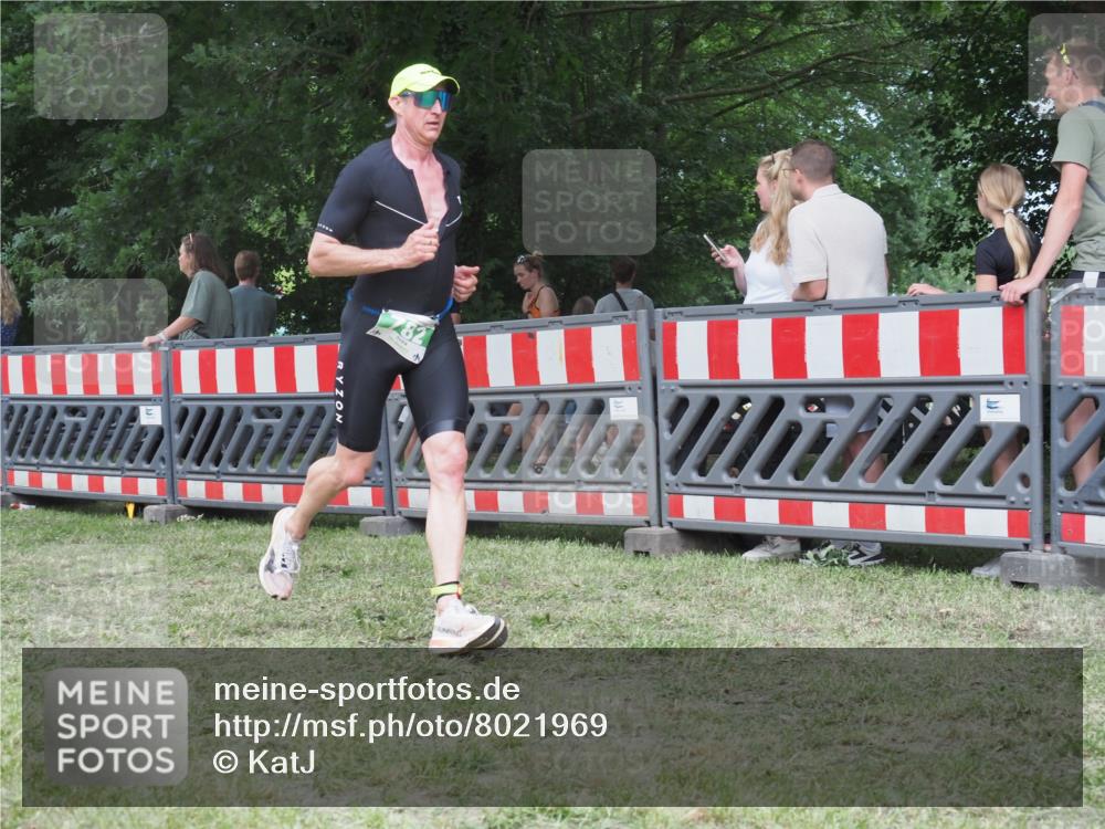 21.06.2025 - 27. Vierlanden-Triathlon KatJ http://msf.ph/oto/8021969 15.06.2025 13:21:09 Ziel 782 meine-sportfotos.de