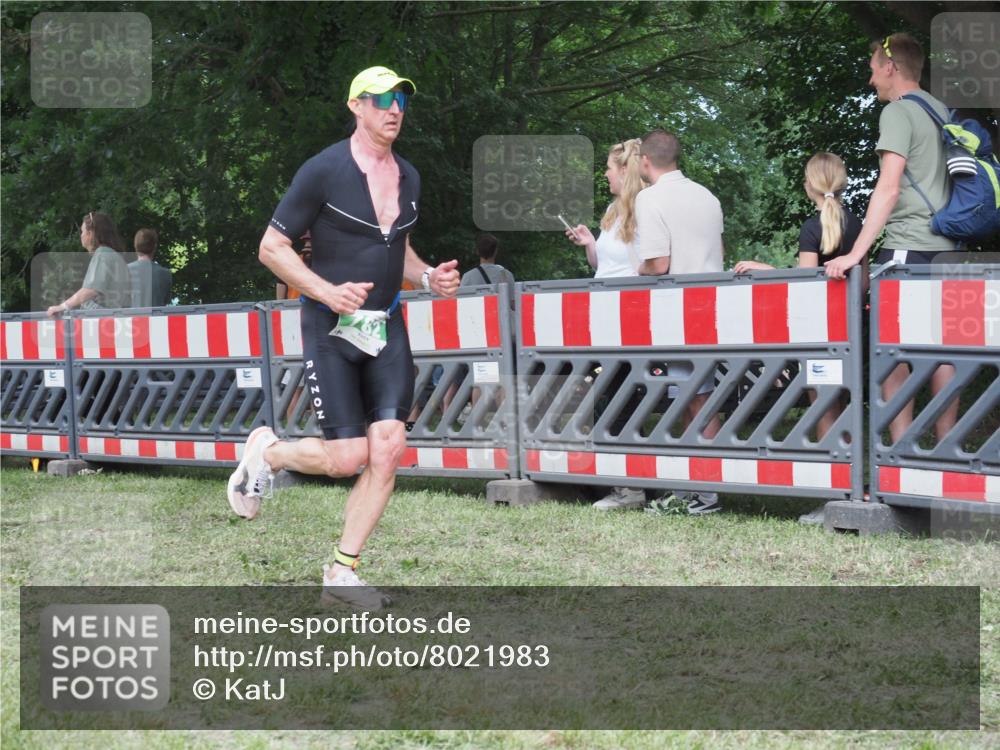 21.06.2025 - 27. Vierlanden-Triathlon KatJ http://msf.ph/oto/8021983 15.06.2025 13:21:10 Ziel 782 meine-sportfotos.de