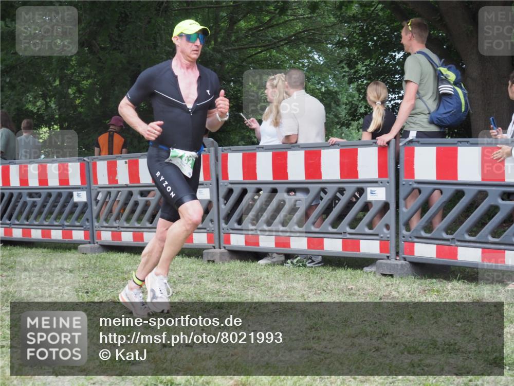 21.06.2025 - 27. Vierlanden-Triathlon KatJ http://msf.ph/oto/8021993 15.06.2025 13:21:10 Ziel 782 meine-sportfotos.de