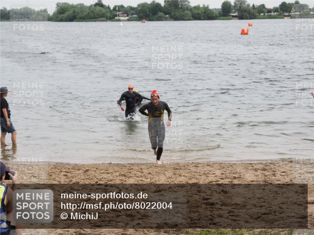 21.06.2025 - 27. Vierlanden-Triathlon MichiJ http://msf.ph/oto/8022004 15.06.2026 10:52:15 Schwimmen 652, 693, 759 meine-sportfotos.de
